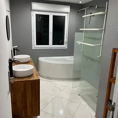 샬레 House With Outdoor Jacuzzi